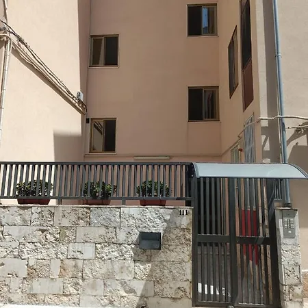 Olive Tree برينديسي